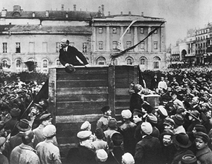 Lenin v petr1917.jpg