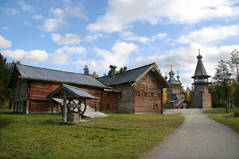 Severnorusskij dom-dvor.jpg