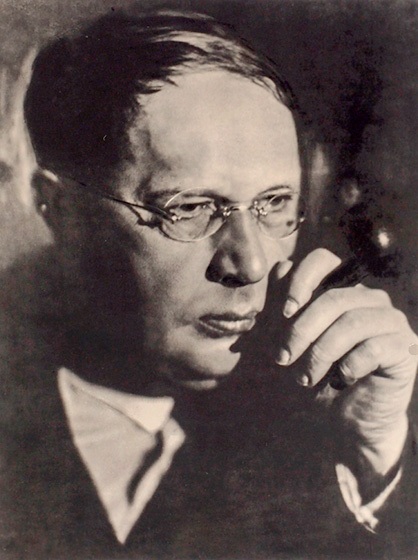 Файл:AN Tolstoj 1940-1944.jpg