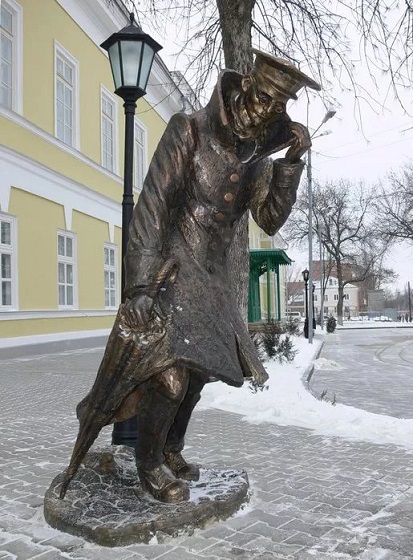 Chelovek v futlyare sk Taganrog.jpg